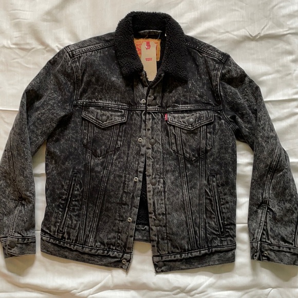 Levi's Other - Levi’s SHERPA TRUCKER JACKET